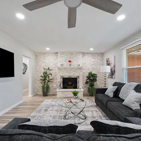 Spacious Newly Remodeled 3/2